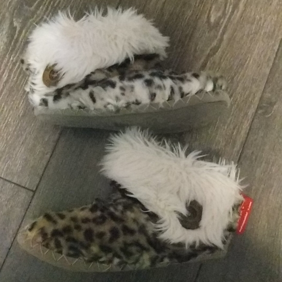 Slippers - Picture 2 of 6